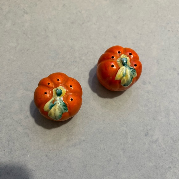 Vintage Pumpkin Salt and Pepper Shakers - Picture 2 of 5